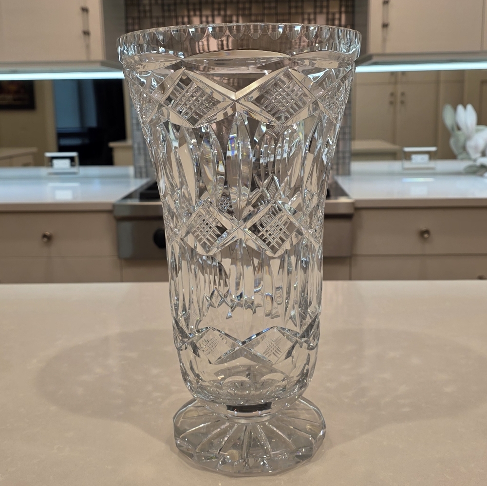 🔥Elegant Heavy Cut Crystal Vase